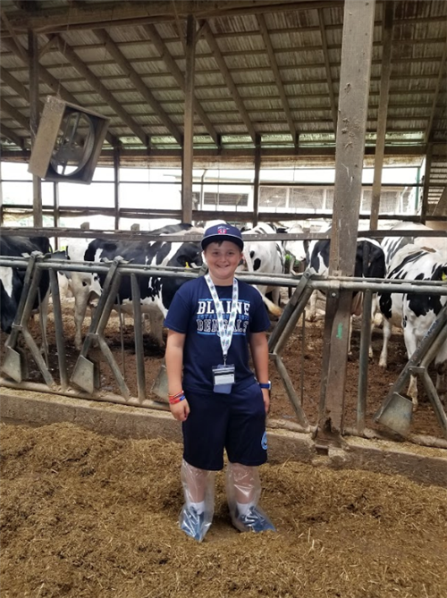 Skyler Hoheisel visits dairy farm at Fuel Up to Play 60 Summit 